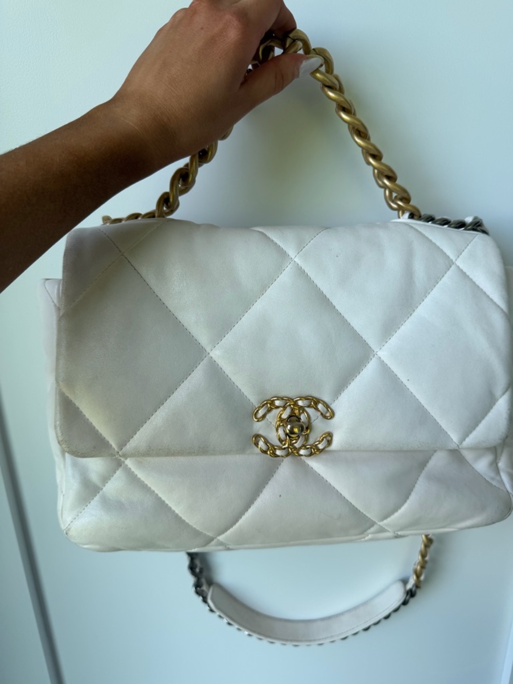 CHANEL White Quilted Lambskin Flap Bag with Gold Chain CC